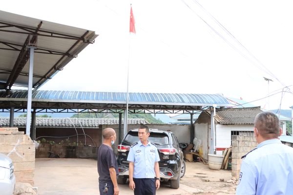 镇康公安走进德昂边寨开展走访活动 - 临沧长安网