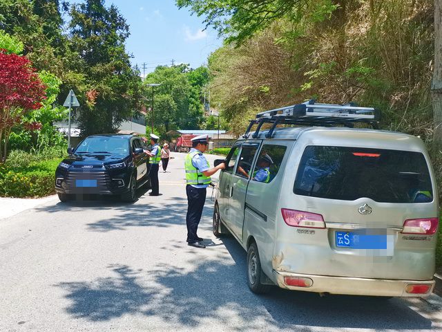 凤庆县公安局"四个加强"开展面包车排查整治
